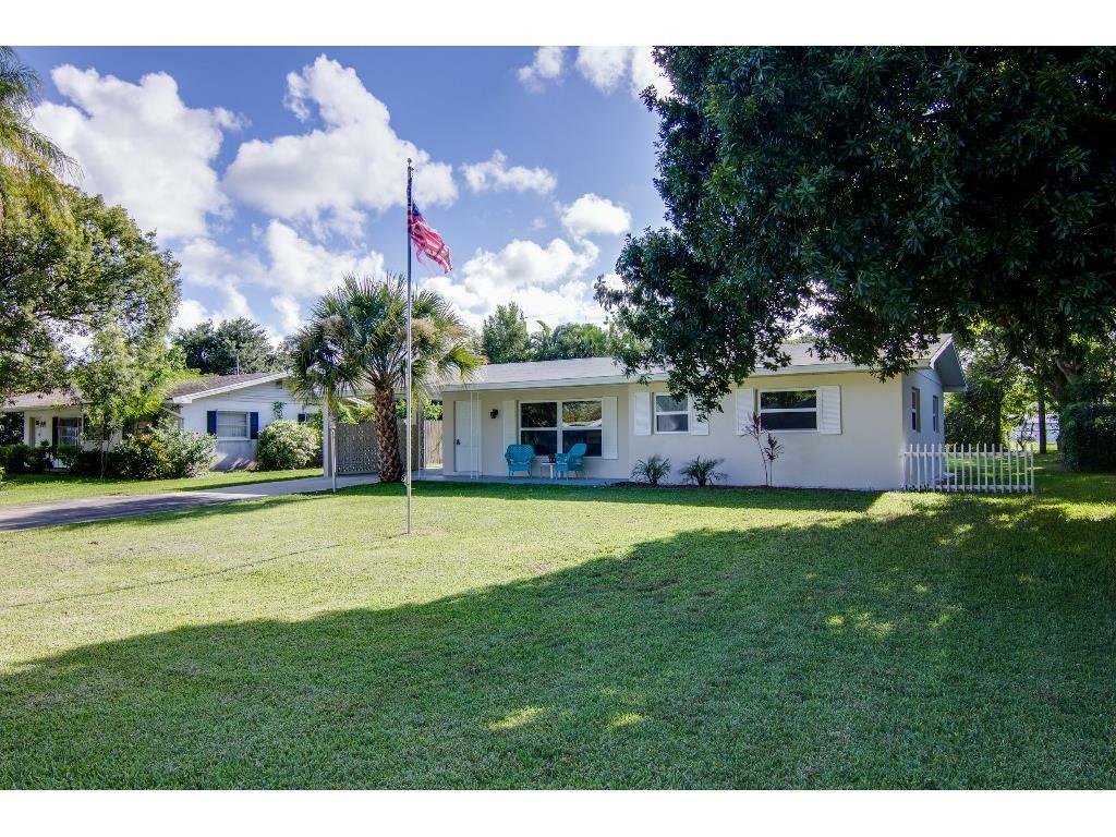 Property Photo: 755 15th Avenue FL 32962