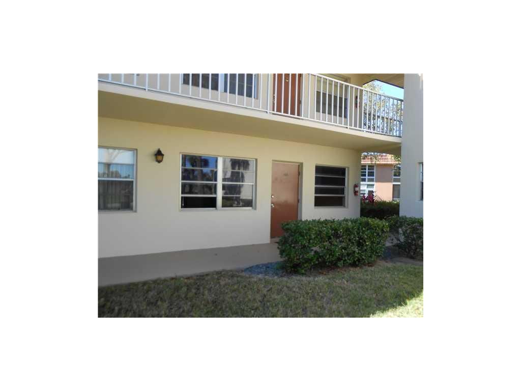 Property Photo: 45 Vista Gardens 105 FL 32962