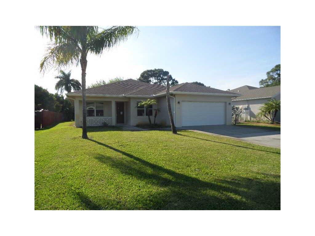 Property Photo: 1365 38th Avenue FL 32960