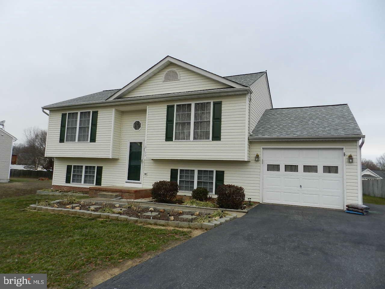 Property Photo:  10105 Heriot Row Court  VA 22408 