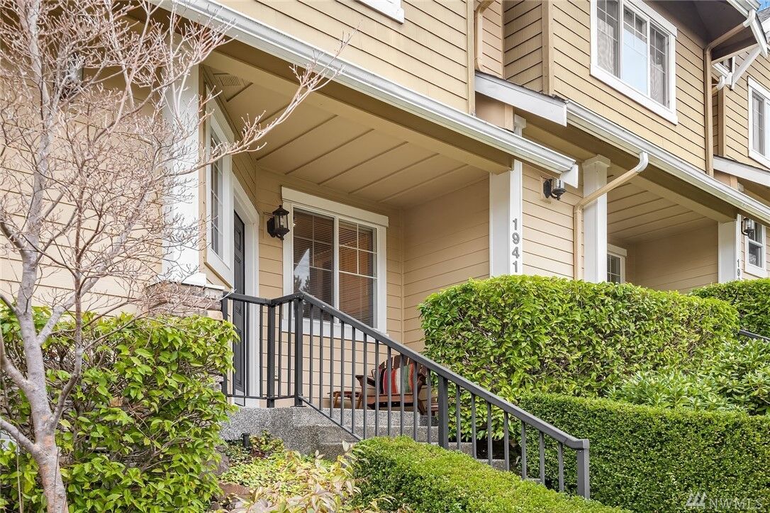 Property Photo: 1941 NE Killian Lane 12C WA 98029