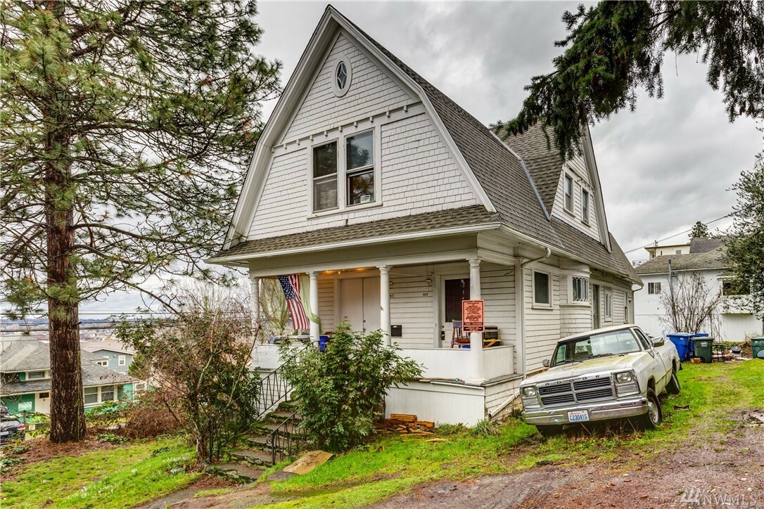 Property Photo:  513 E Myrtle St  WA 98205 