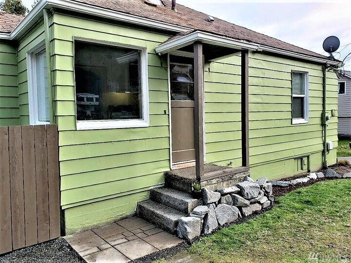 Property Photo:  320 S Yantic Avenue  WA 98312 