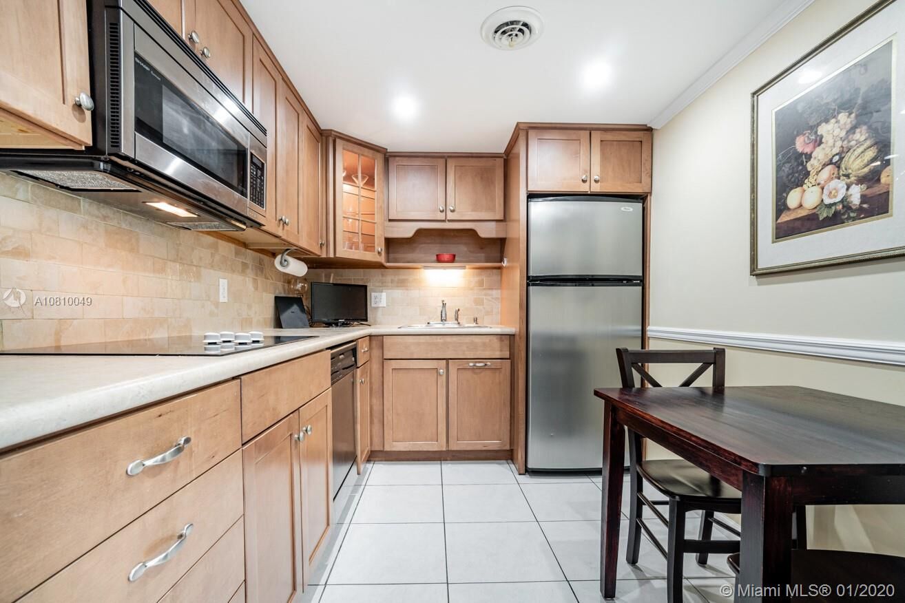 Property Photo: 2841 NE 163rd St 706 FL 33160