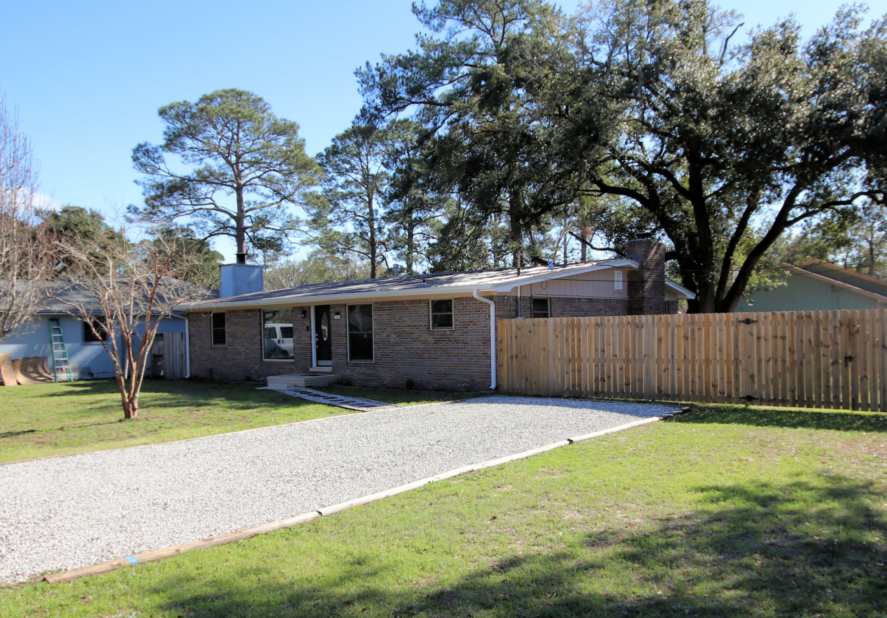 Property Photo:  304 Harding Road  FL 32578 