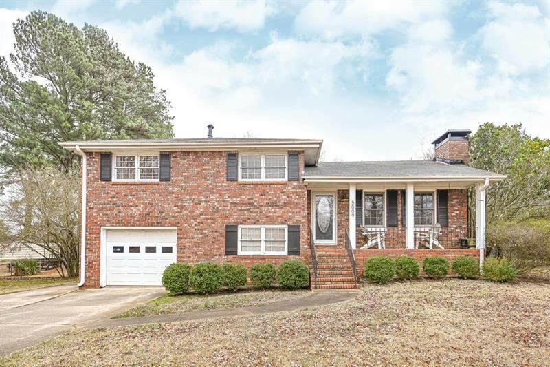 Property Photo: 5009 Ailene Drive 30135