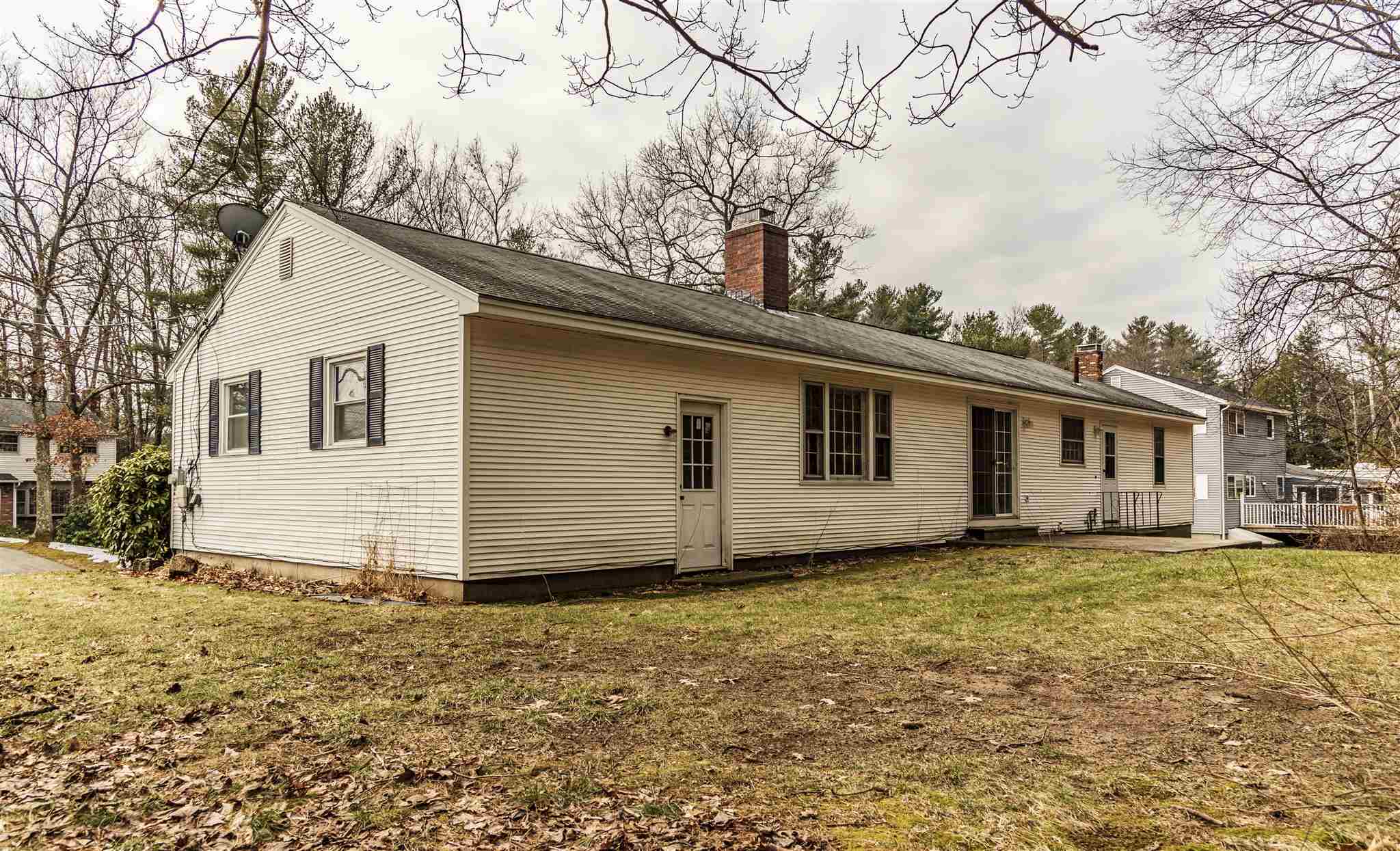 Property Photo: 7 Bonnie Lane NH 03051