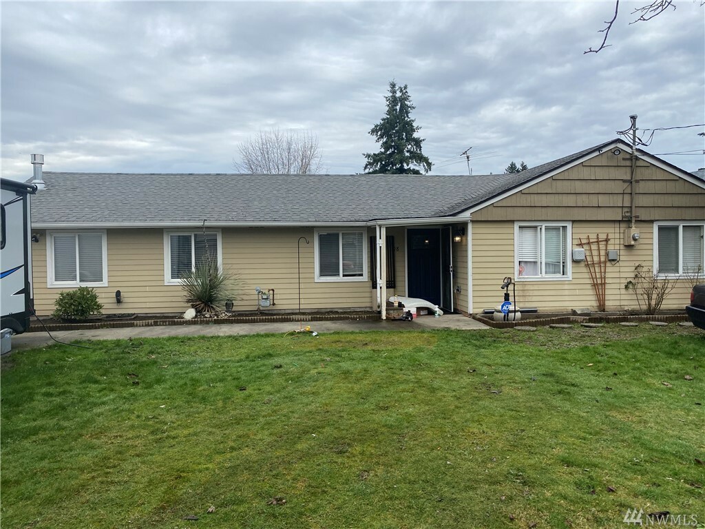 Property Photo:  208 5th Ave SW  WA 98047 