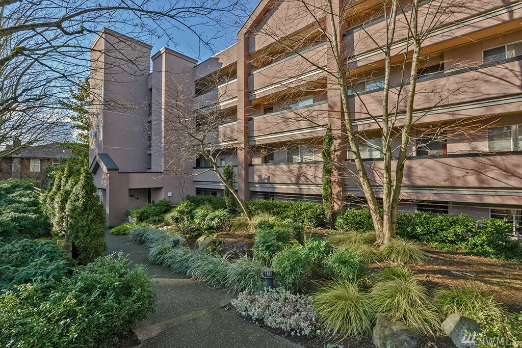 Property Photo:  2611 Eastlake Ave E 303  WA 98102 