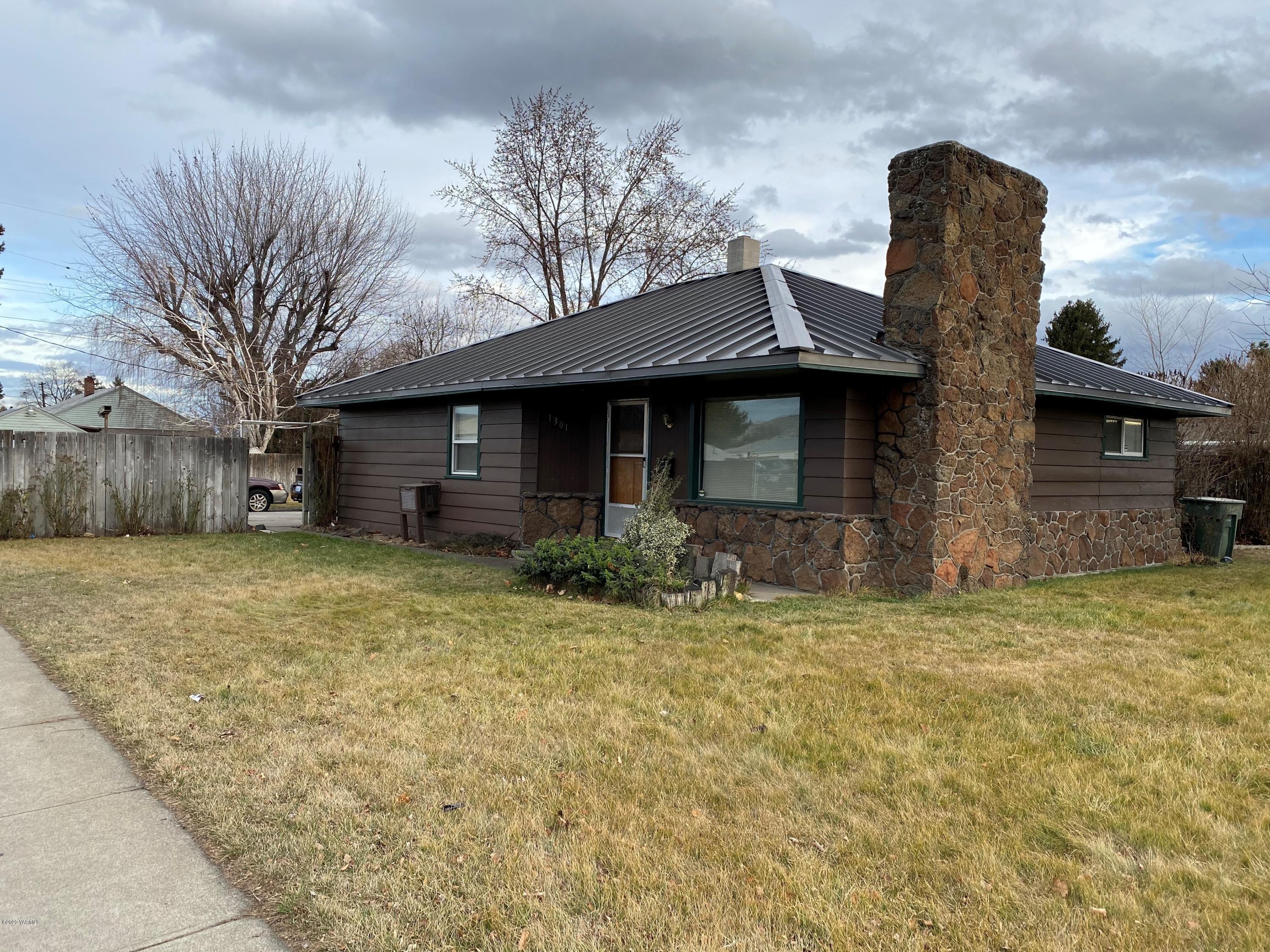 Property Photo: 1301 S 2nd Ave WA 98902