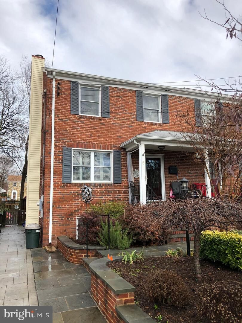 Property Photo:  6 E Chapman Street  VA 22301 