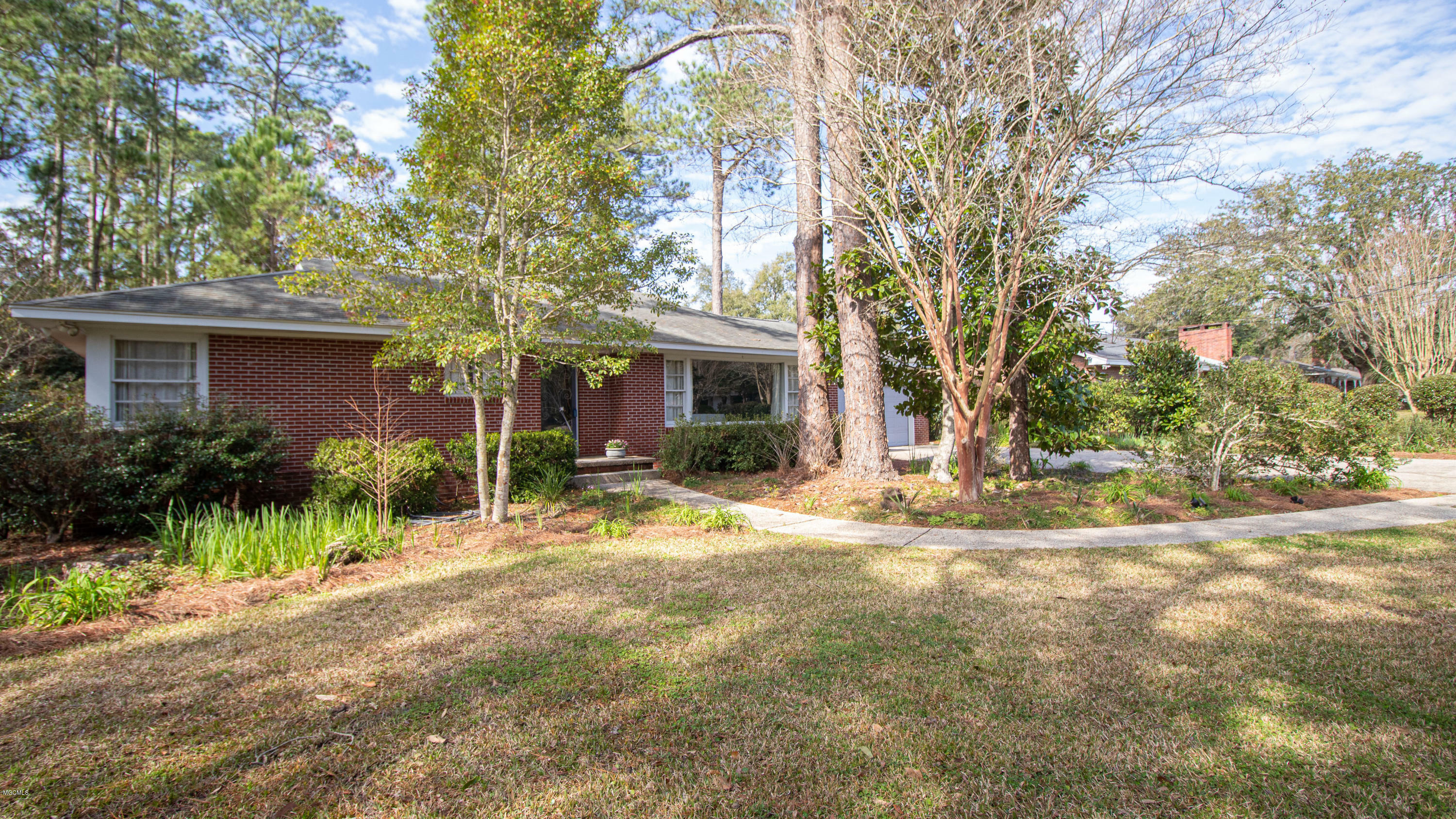 Property Photo: 4107 Franklin Avenue MS 39507