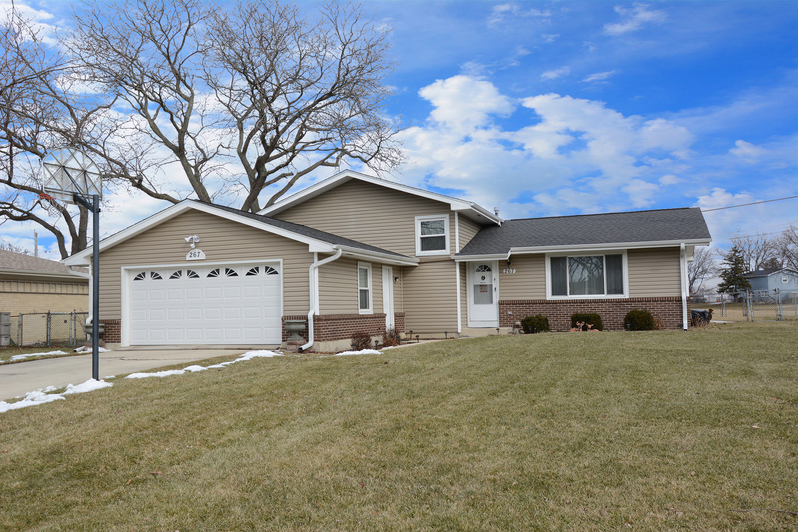 Property Photo: 267 El Paso Lane IL 60188
