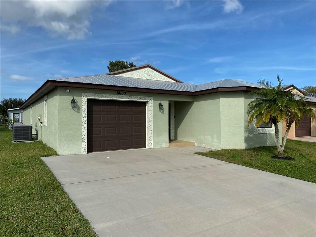 Property Photo:  14100 Zorzal Avenue  FL 34951 