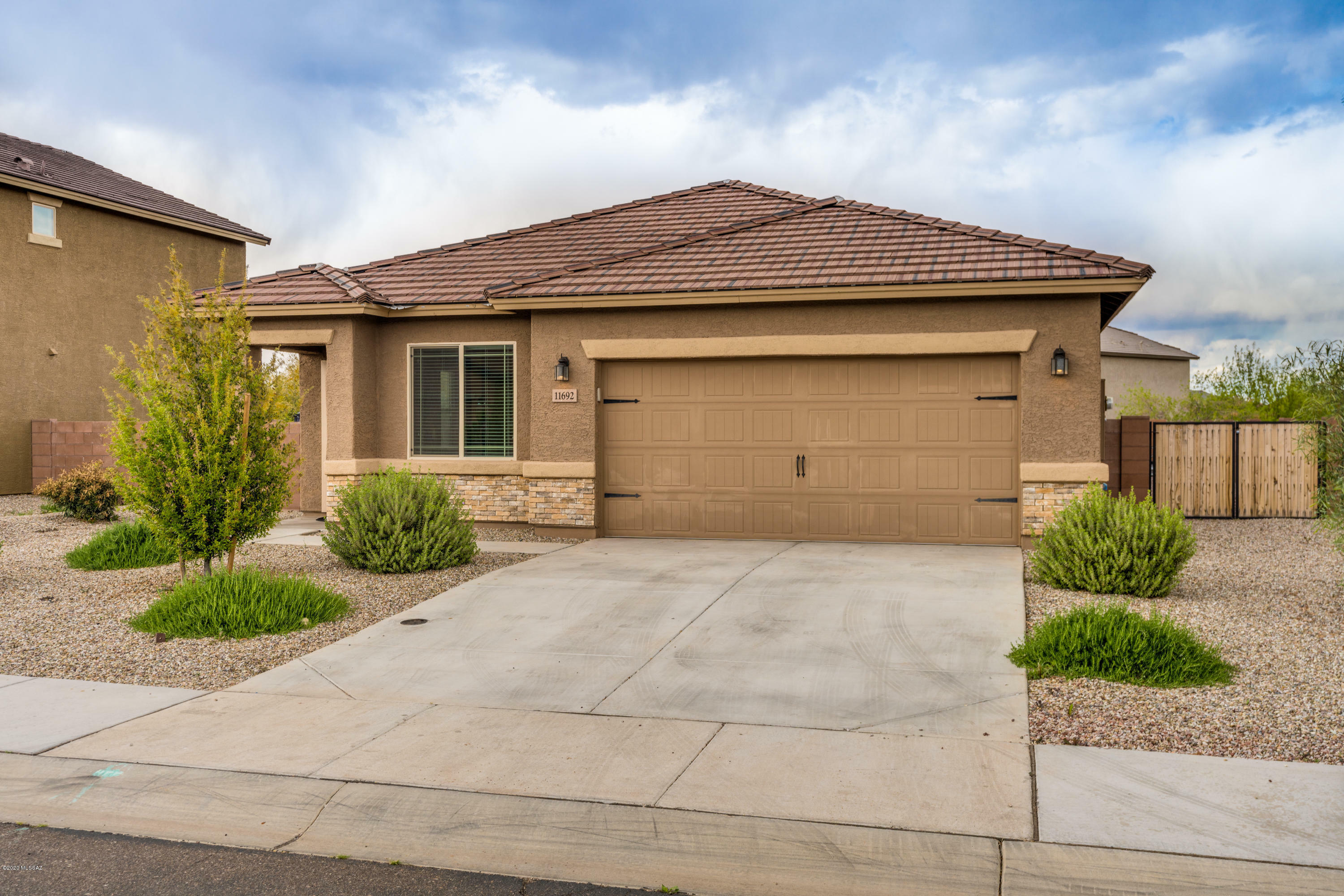 Property Photo:  11692 W Vanderbilt Farms Way  AZ 85653 