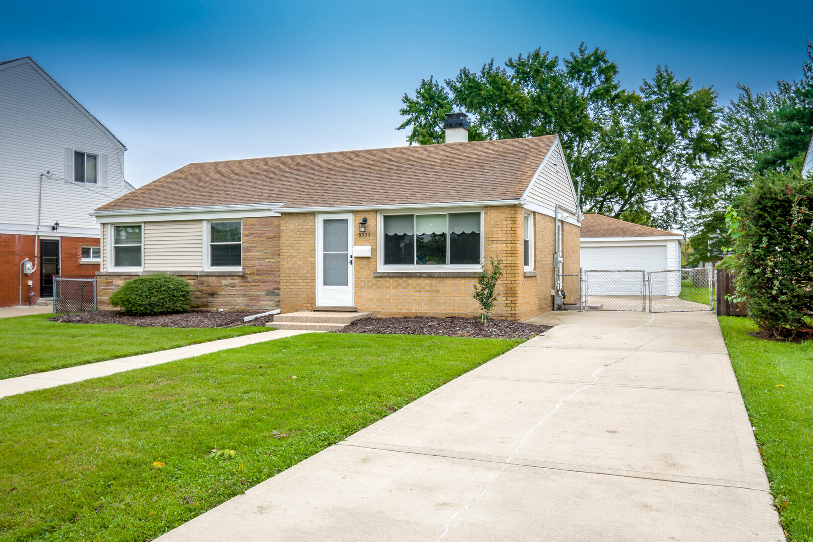 Property Photo:  9323 National Avenue  IL 60053 