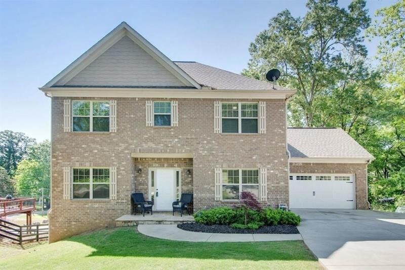 Property Photo: 134 W Moreno Street 30518