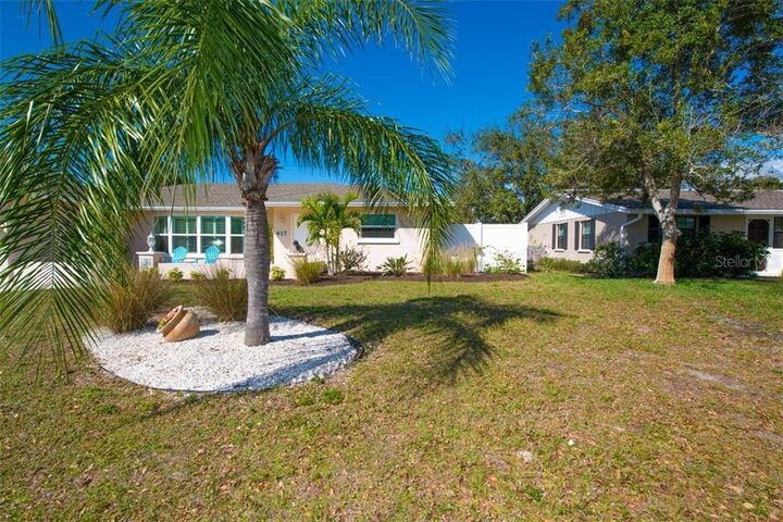 Property Photo:  417 Peppertree Road  FL 34293 
