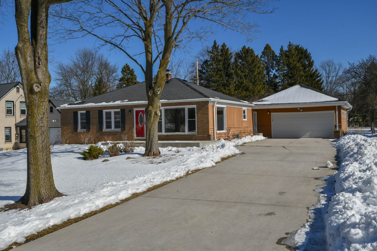 Property Photo: 8134 N Seneca Rd WI 53217