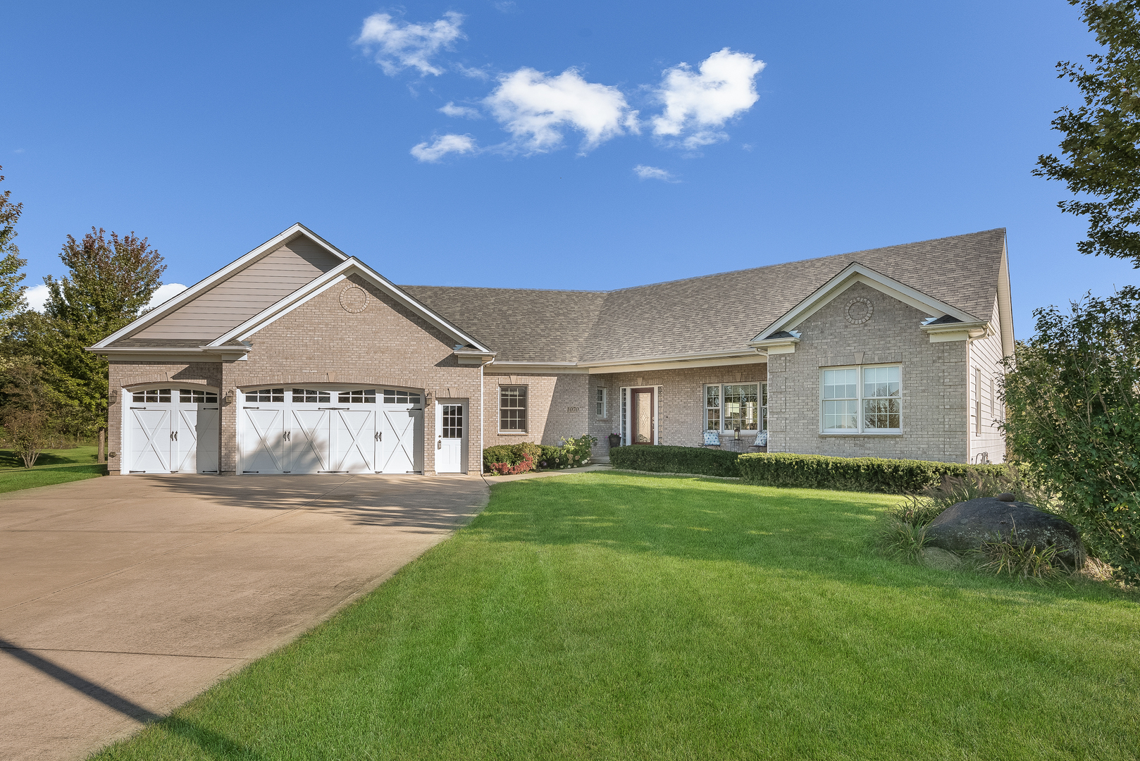 Property Photo:  1070 Brooks Edge Court  IL 60552 