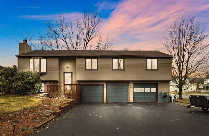 Property Photo:  99 Sunridge Dr  PA 15042 