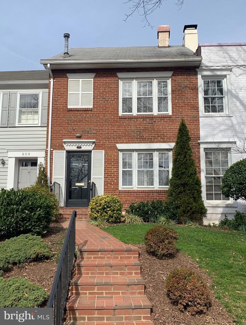 Property Photo:  807 Green Street  VA 22314 