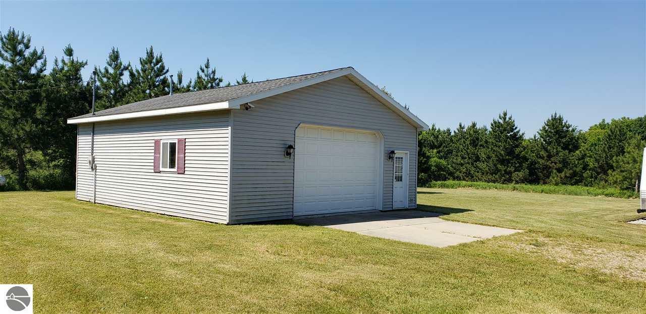 Property Photo:  9000 S Littlefield Road  MI 48858 