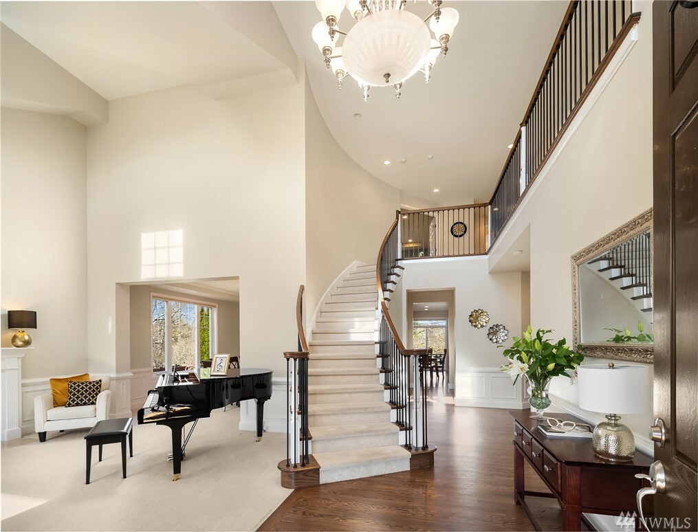Property Photo: 26818 SE 22nd Ct WA 98075