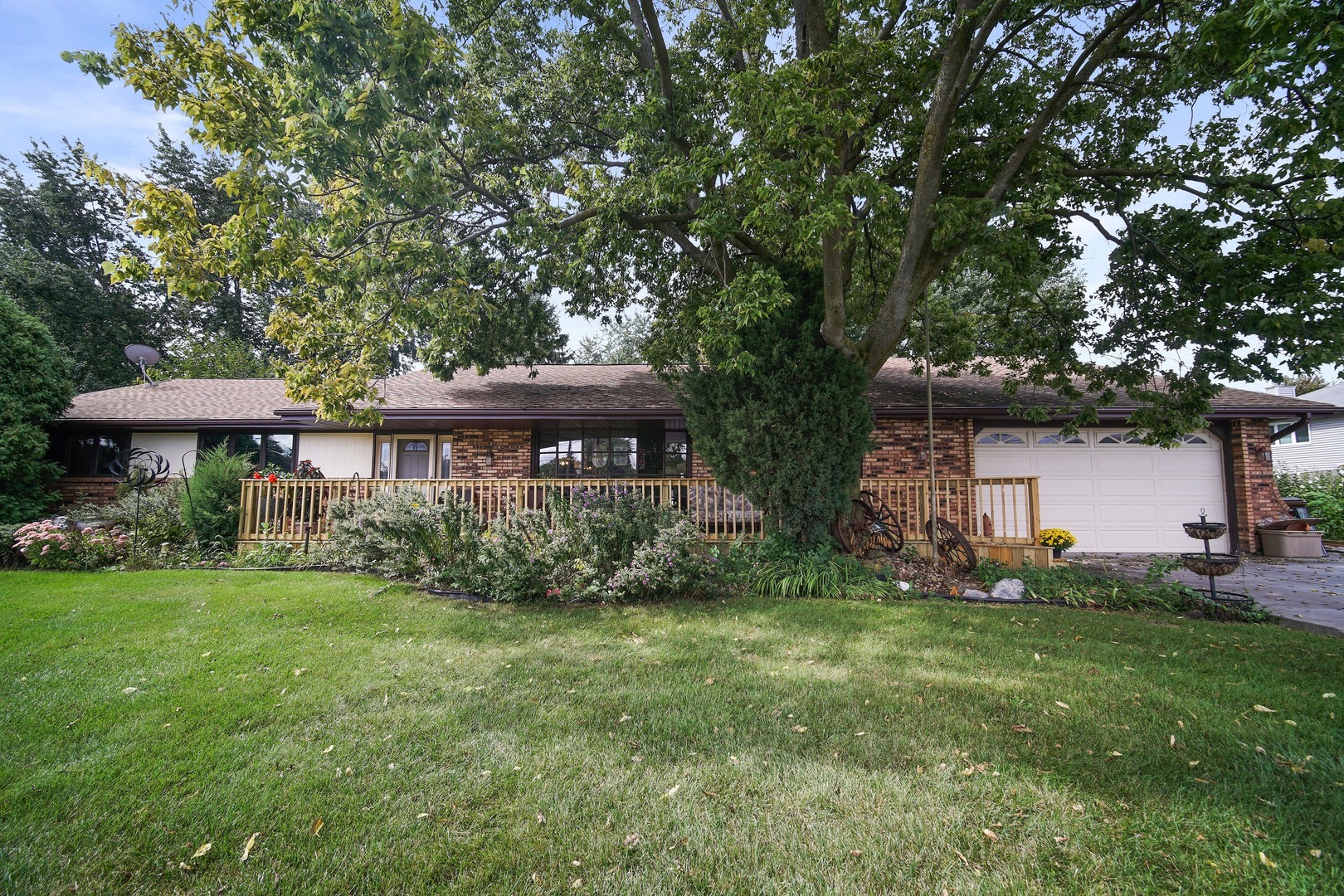 Property Photo:  901 South Schoolhouse Road  IL 60451 