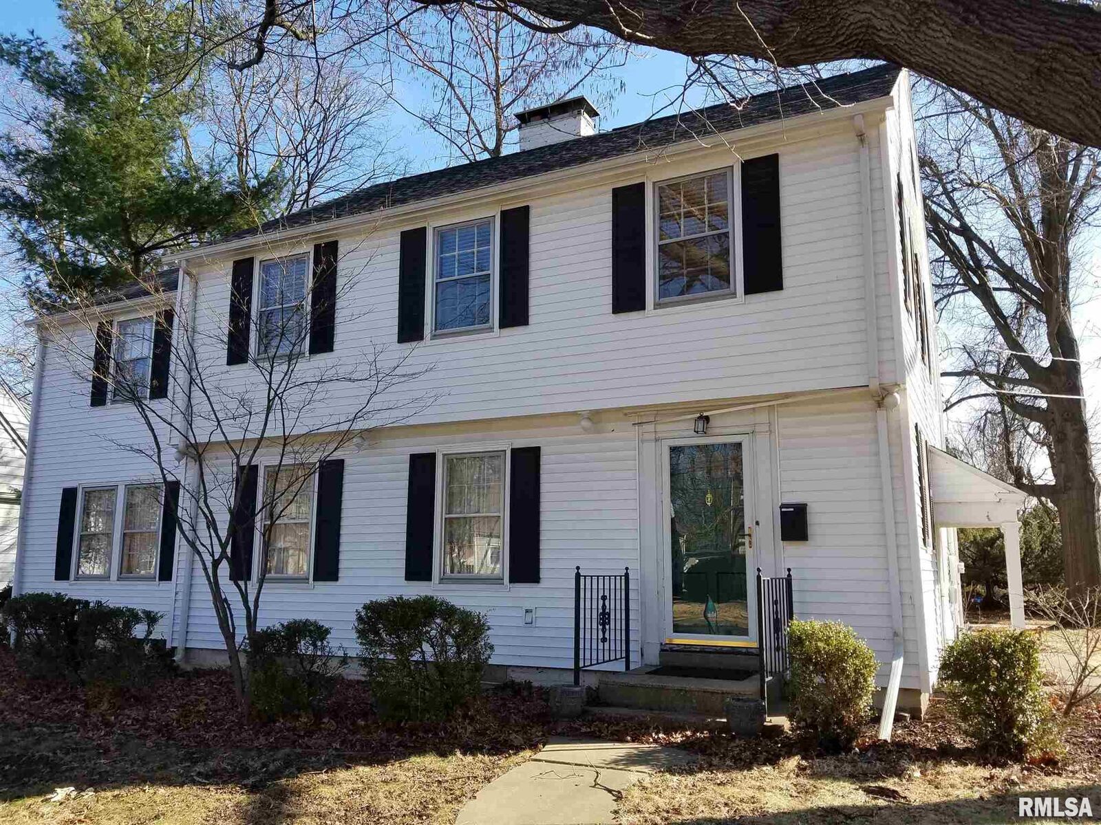 Property Photo: 218 E Embert IL 61603