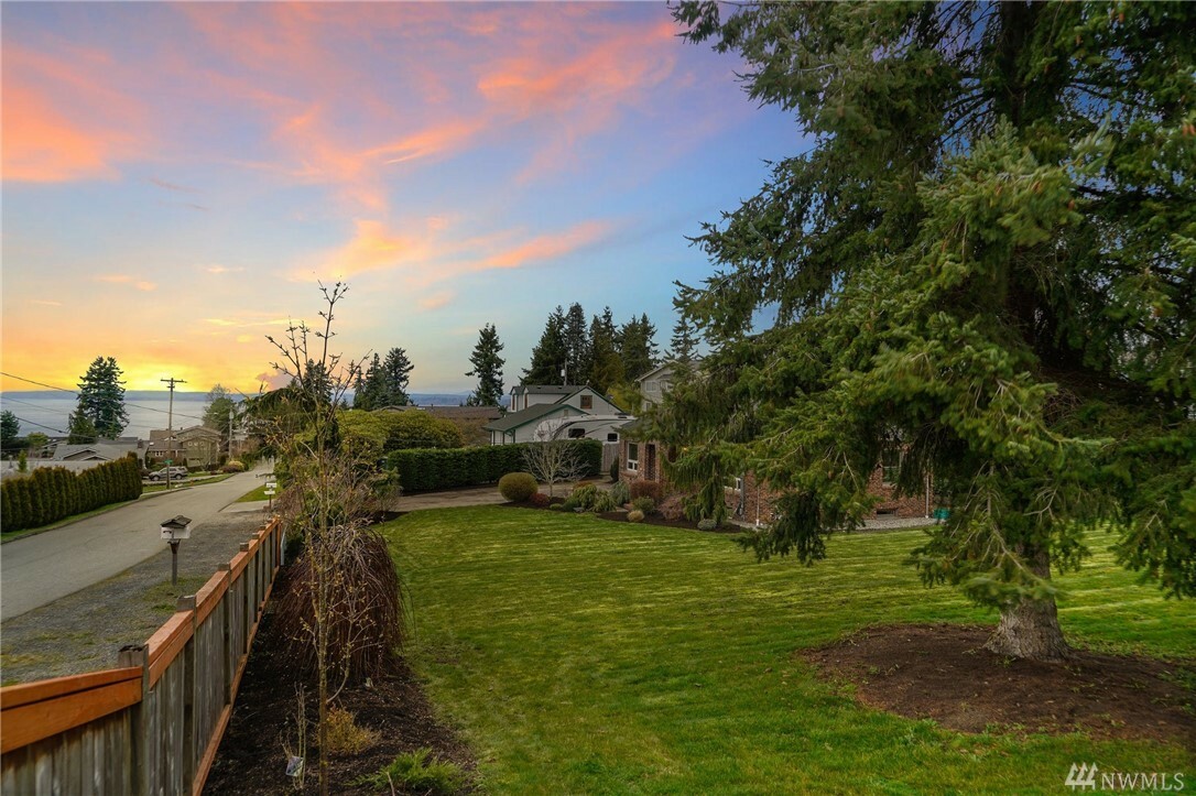 Property Photo:  4819 33rd Ave W  WA 98203 