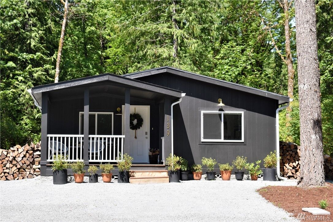 Property Photo:  139 Holiday Lane  WA 98361 