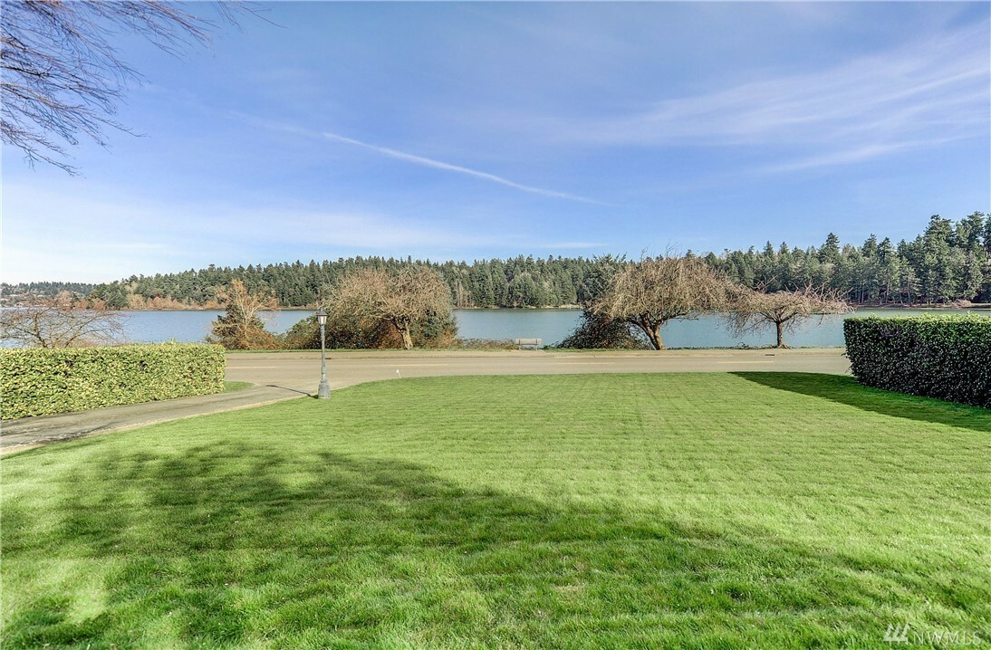 Property Photo:  5221 Lake Washington Blvd S  WA 98118 