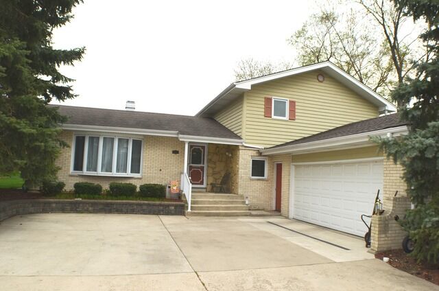 Property Photo:  27W555 Ridgeview Street  IL 60185 