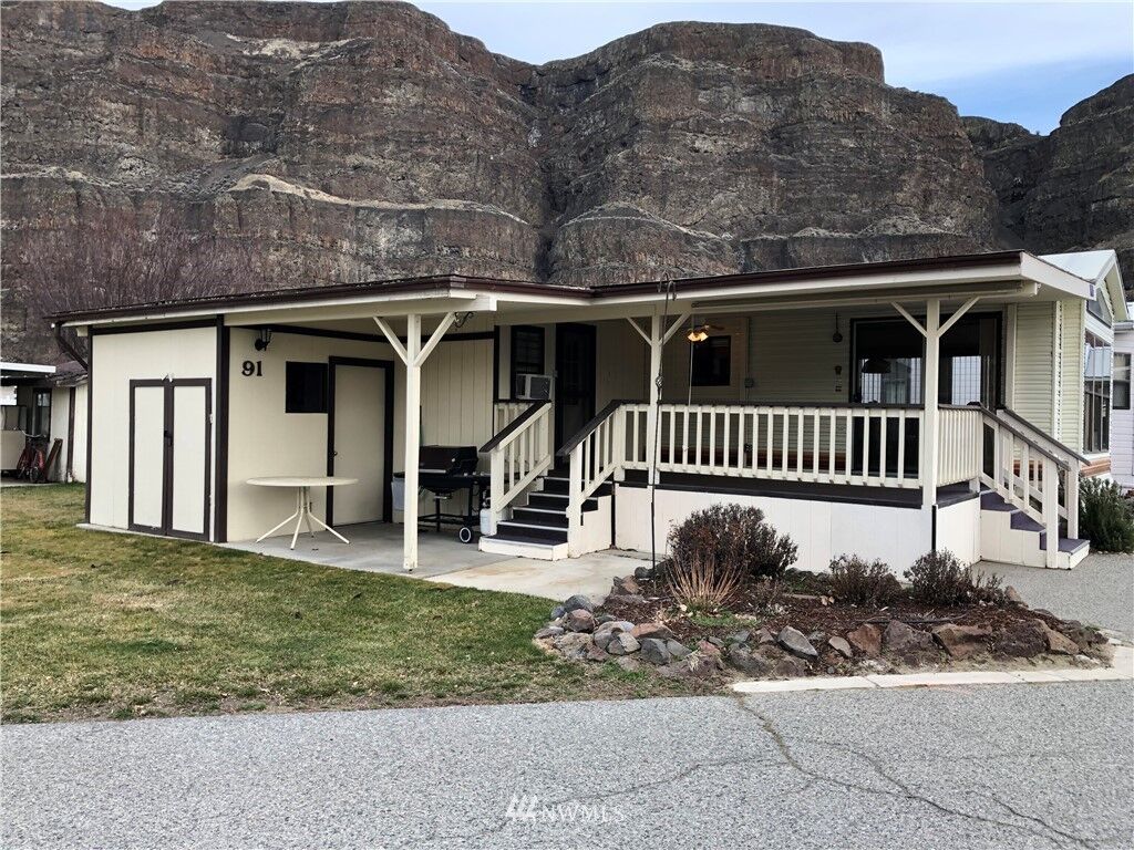 Property Photo: 8818 Crescent Bar Road NW 91 WA 98848