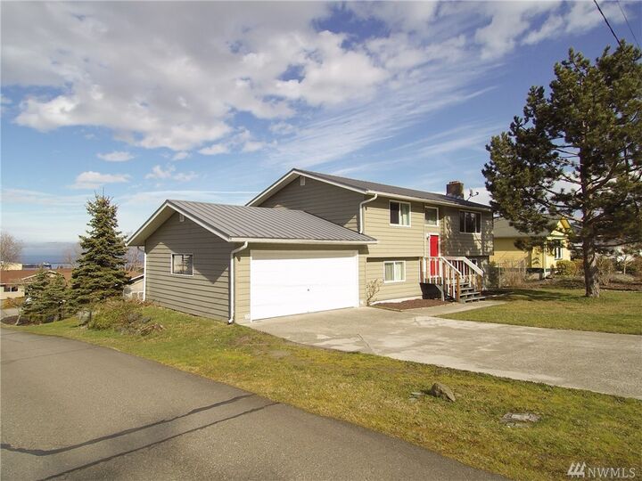 Property Photo: 309 Viewcrest Avenue WA 98362