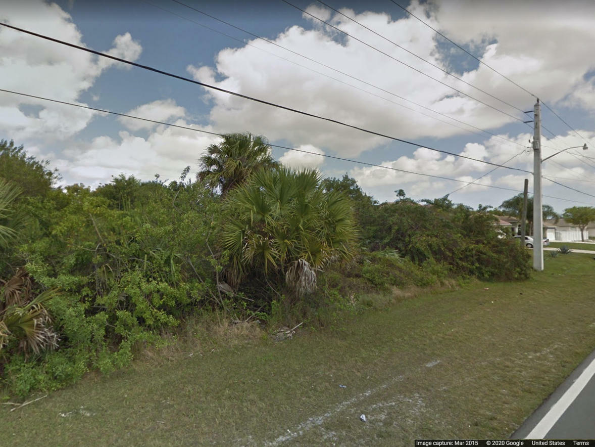 Property Photo:  881 SW Paar Drive  FL 34953 