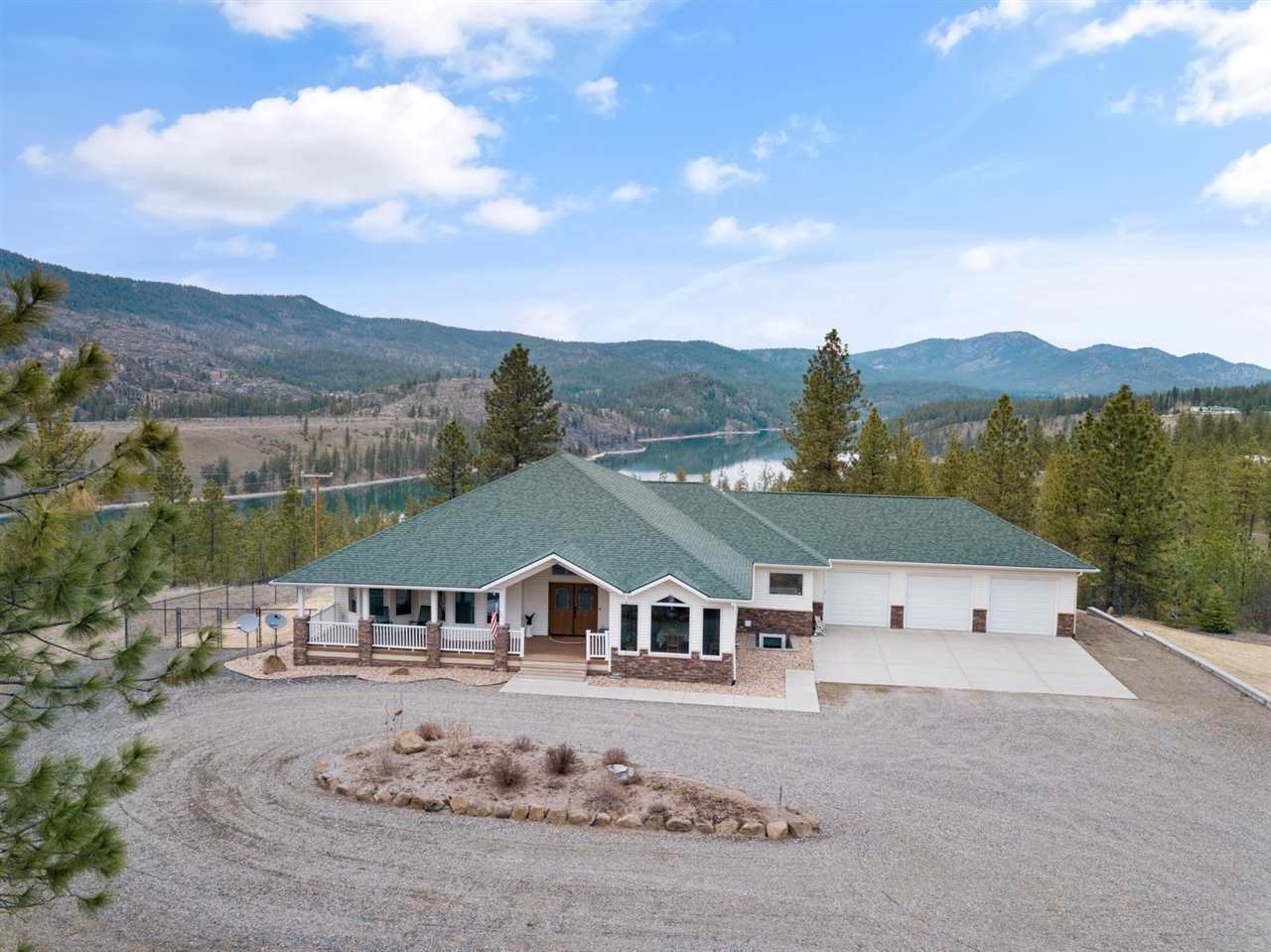 Property Photo: 20715 N Calhoun Ln WA 99026