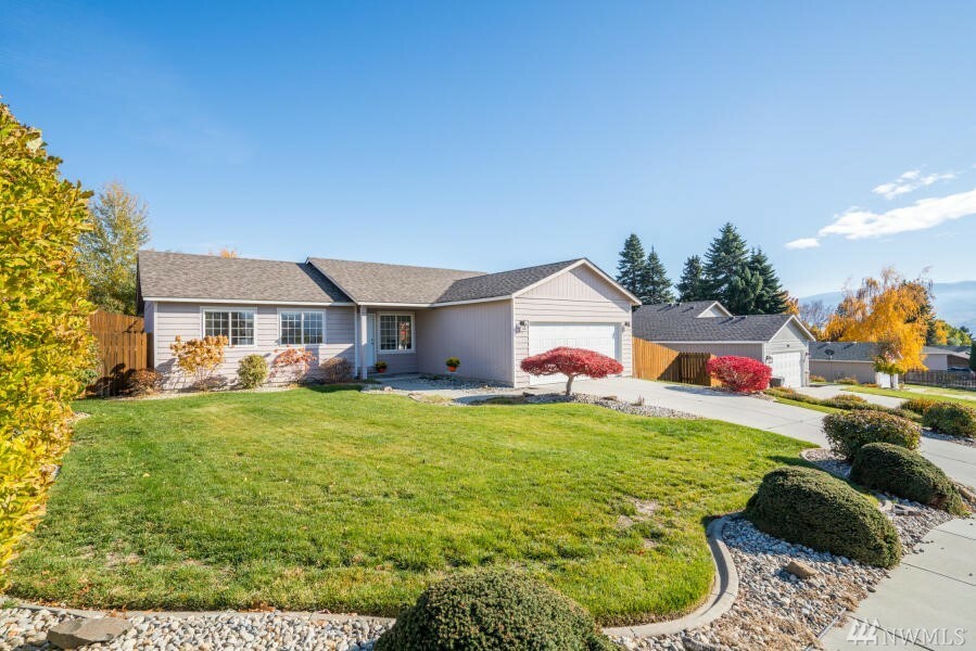 Property Photo:  711 N Lyle Ave  WA 98802 