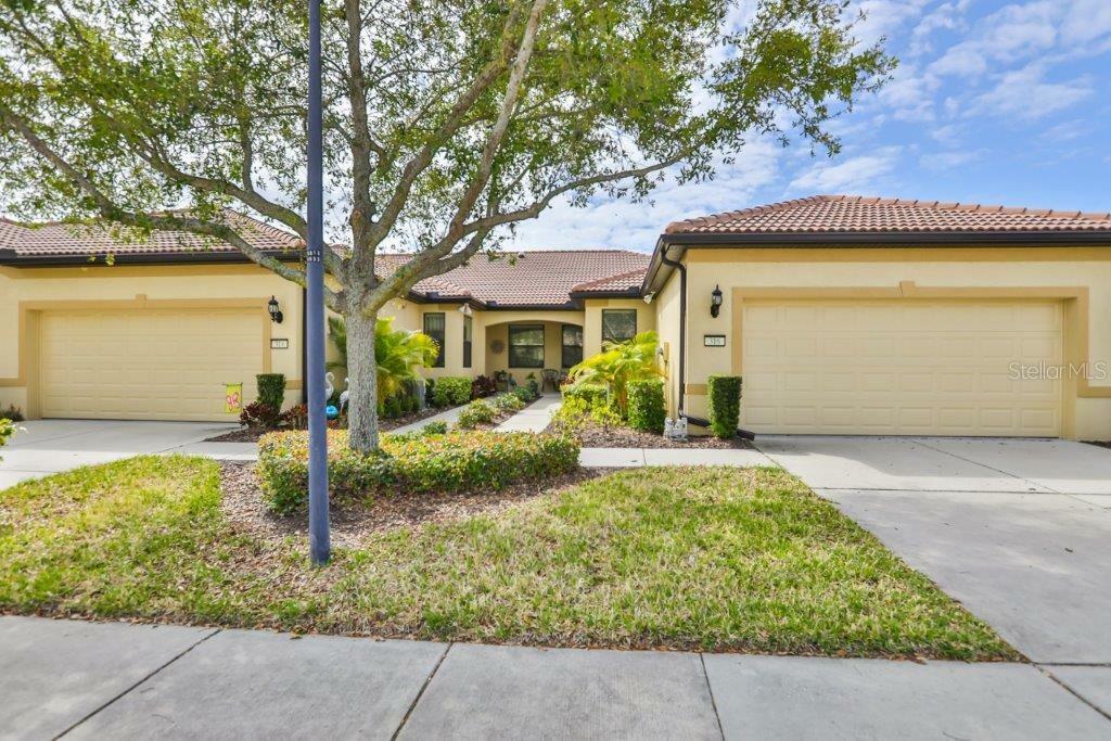 Property Photo:  316 Bluewater Falls Court  FL 33572 