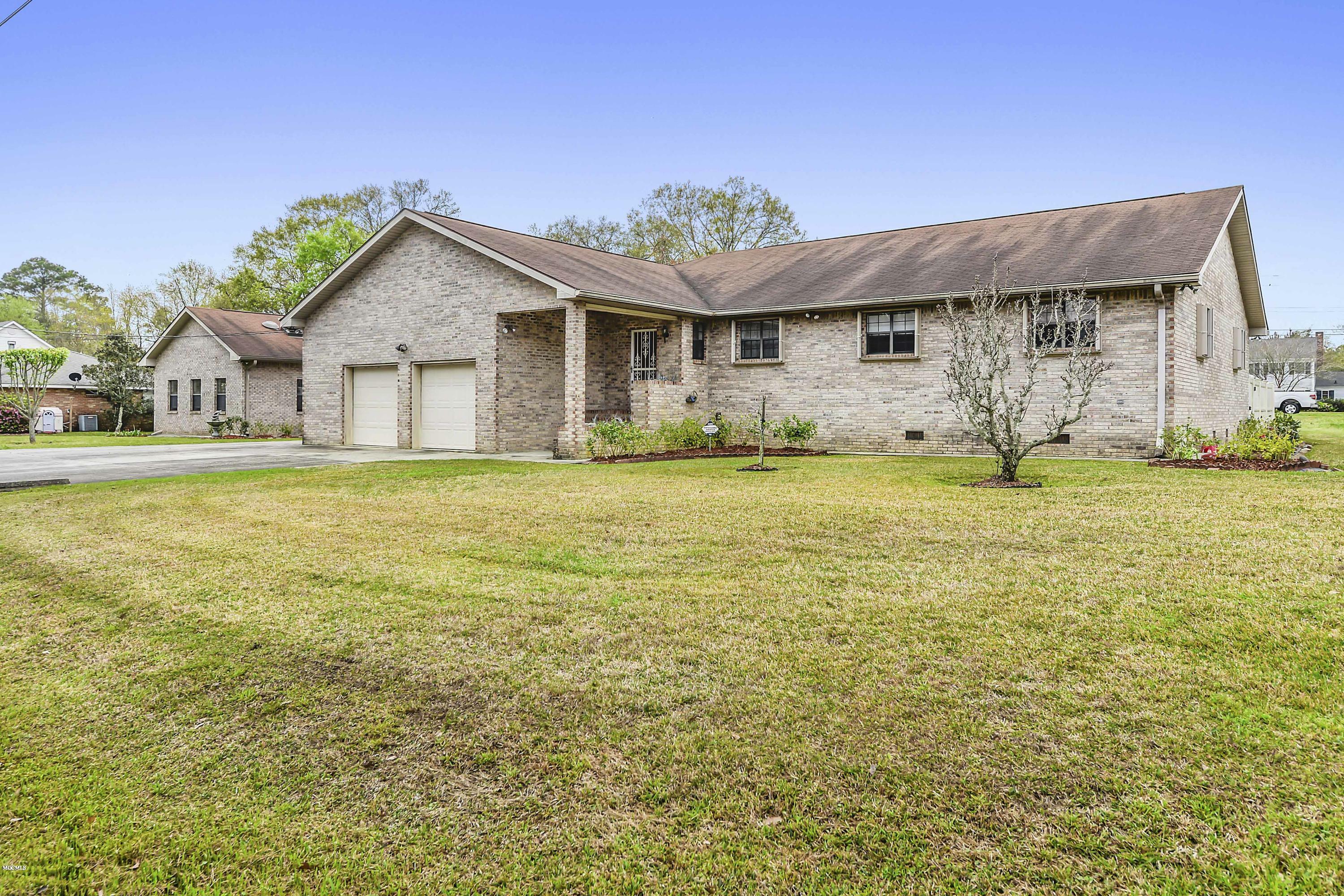 600 Vine Cir  Bay Saint Louis MS 39520 photo