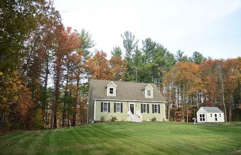 Property Photo: 18 Norris Court NH 03042