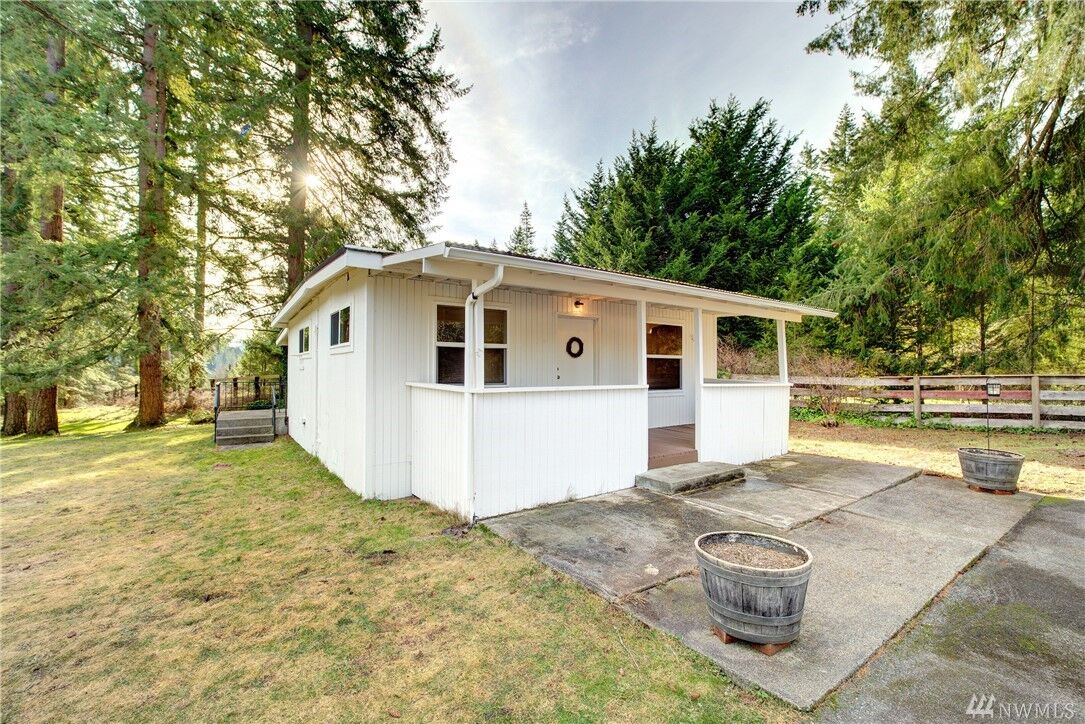 Property Photo: 25515 SE Issaquah Fall City Rd B WA 98029