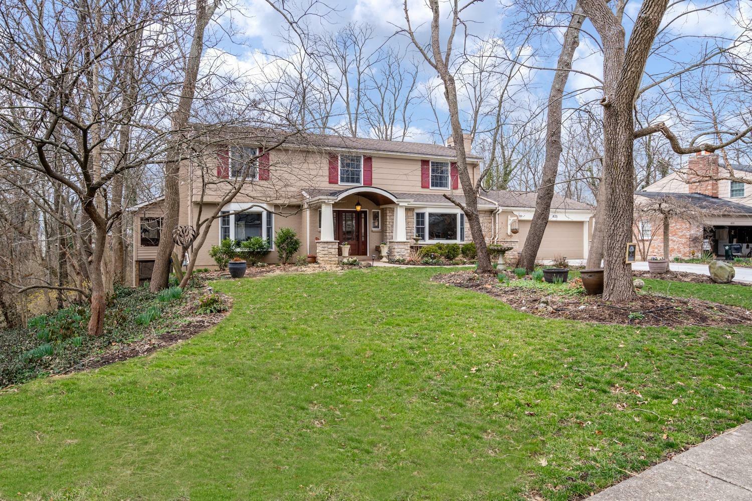 Property Photo: 625 Hilltop Ln OH 45215