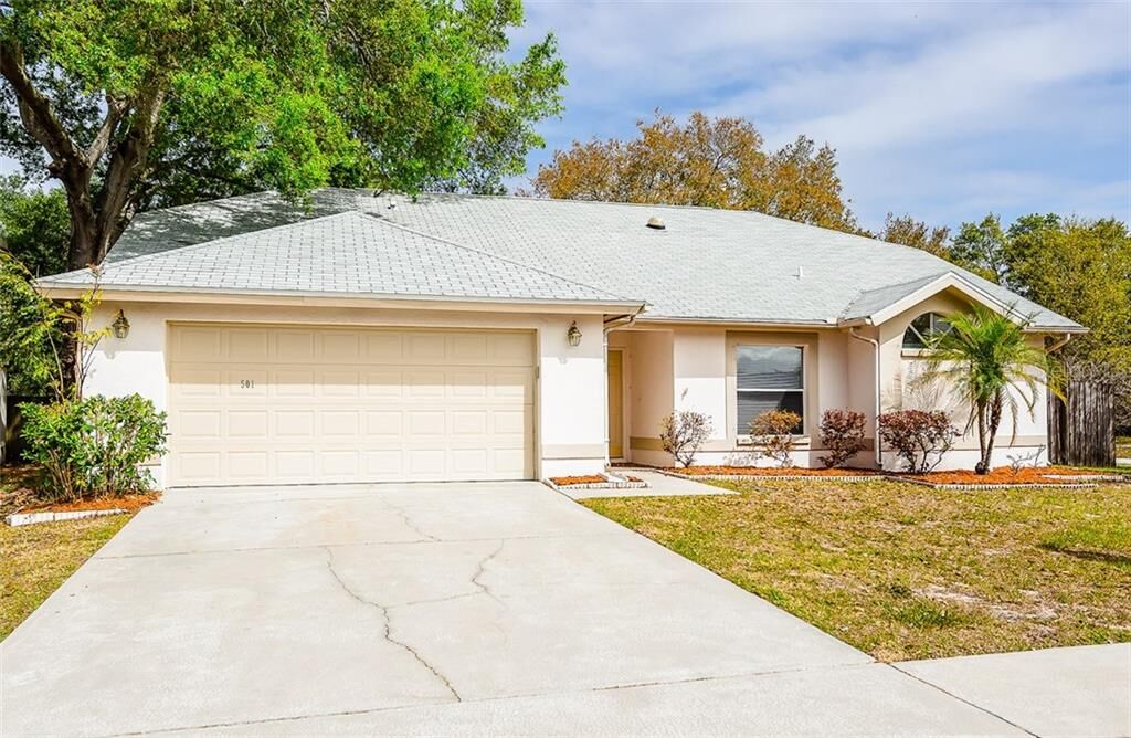 Property Photo:  501 Rapid Falls Drive  FL 33511 