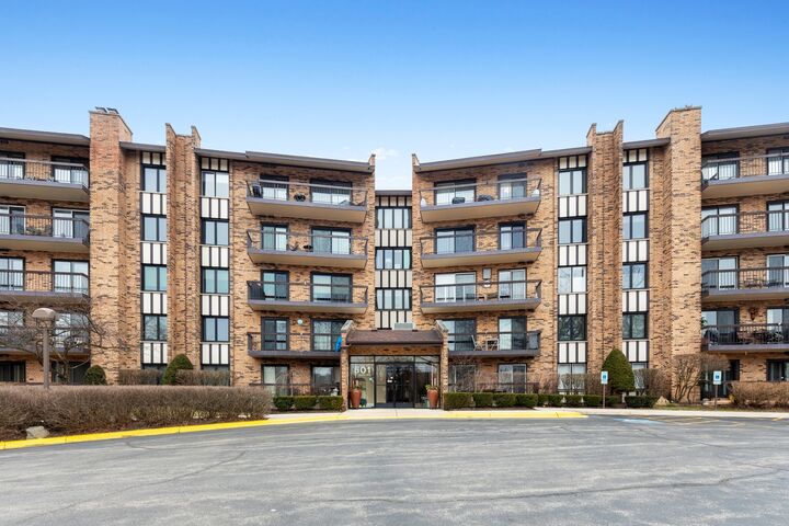 501 Lake Hinsdale Drive 102  Willowbrook IL 60527 photo