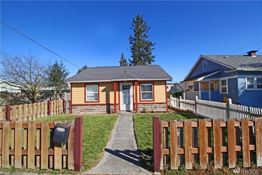 Property Photo:  1006  Roosevelt Avenue  WA 98337 