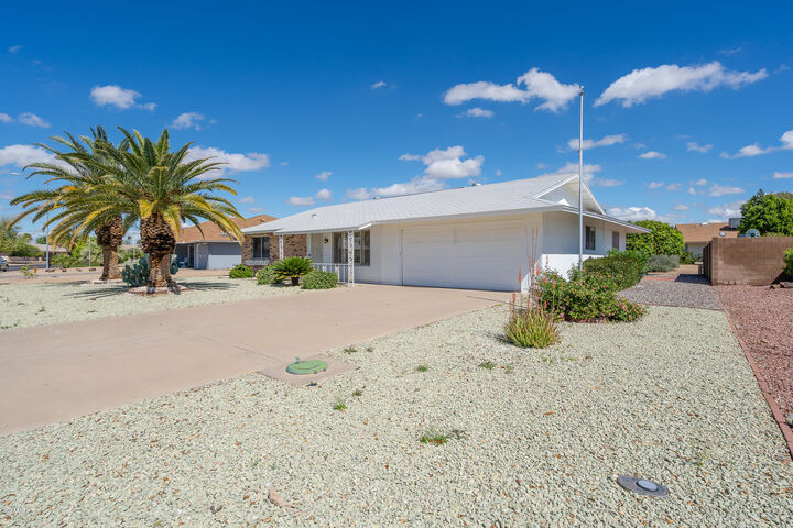 Property Photo: 17615 N Whispering Oaks Drive AZ 85375