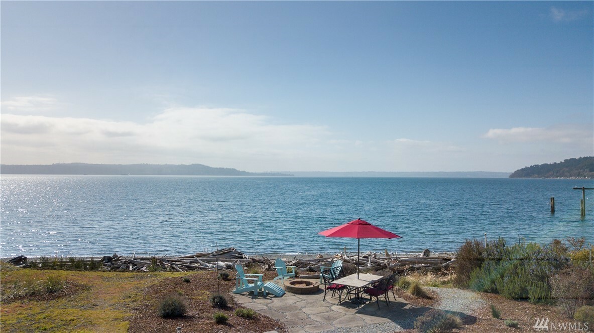 Property Photo:  25962 Gold Beach Dr SW  WA 98070 