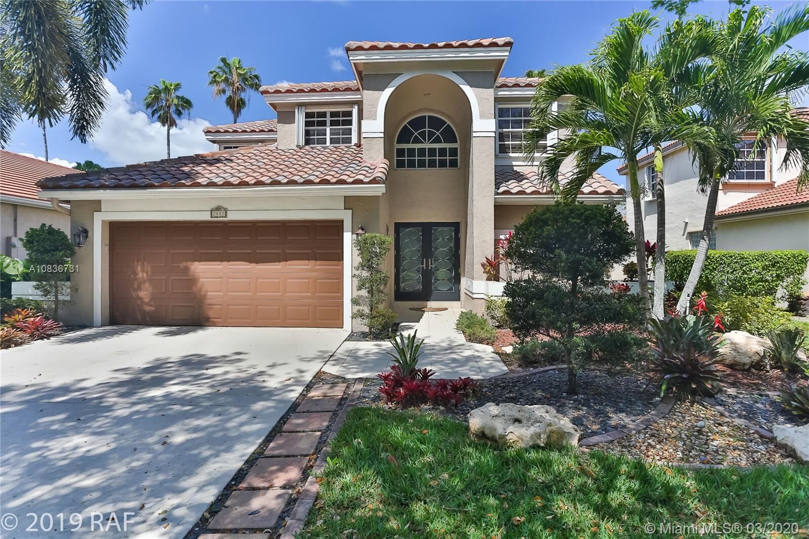 Property Photo: 2810 La Paz Ave FL 33026